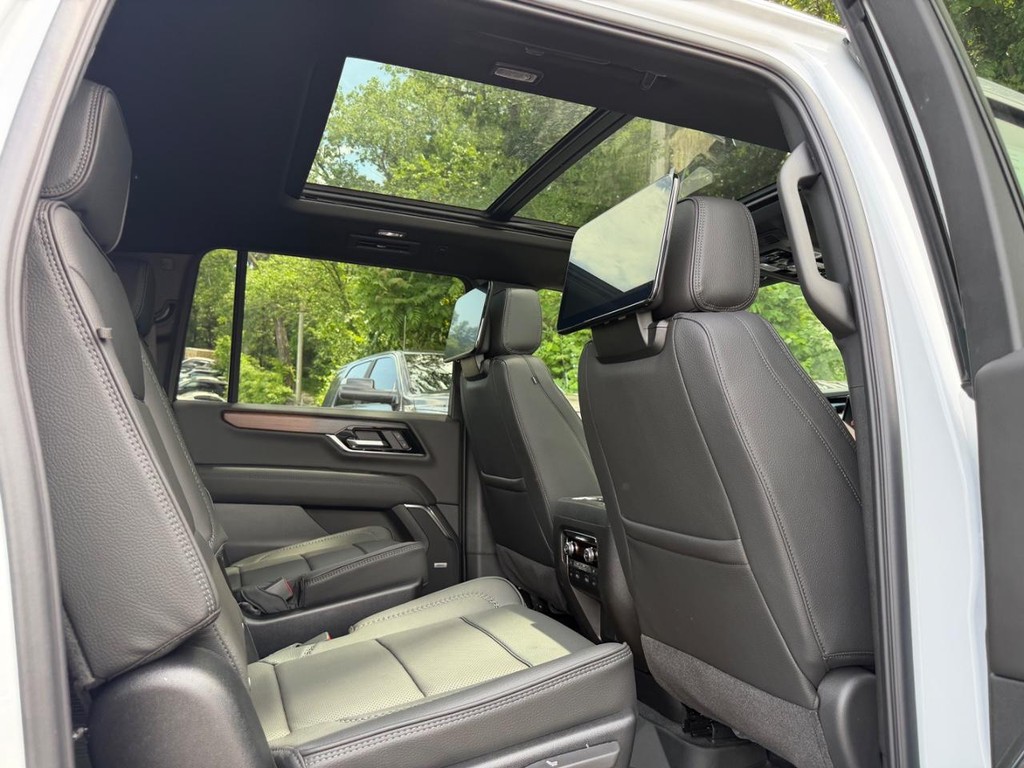 GMC Yukon XL Vehicle Image 04