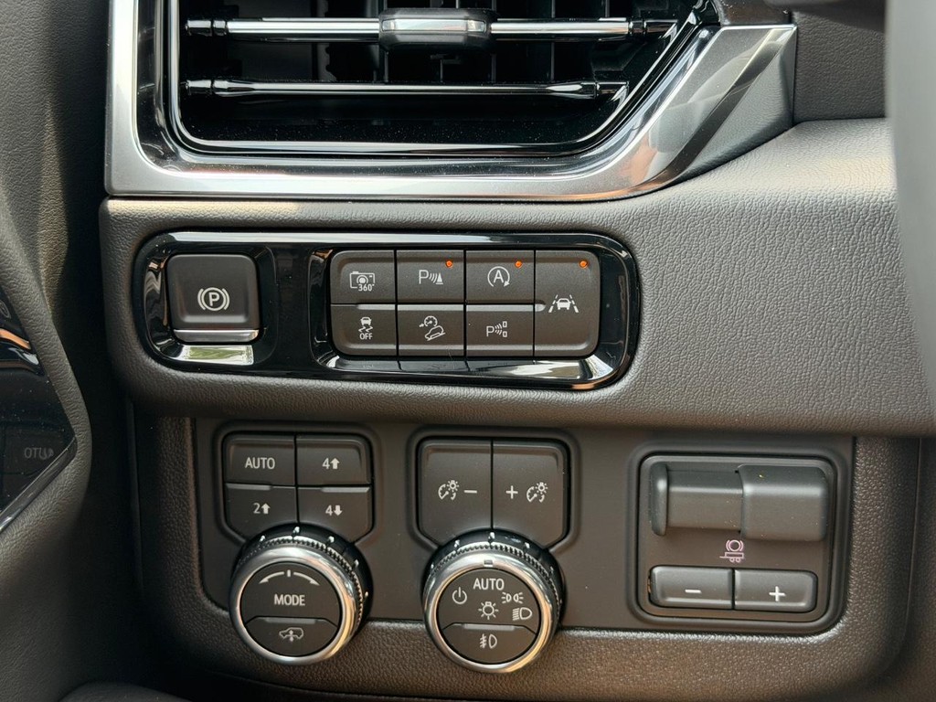 GMC Yukon XL Vehicle Image 13