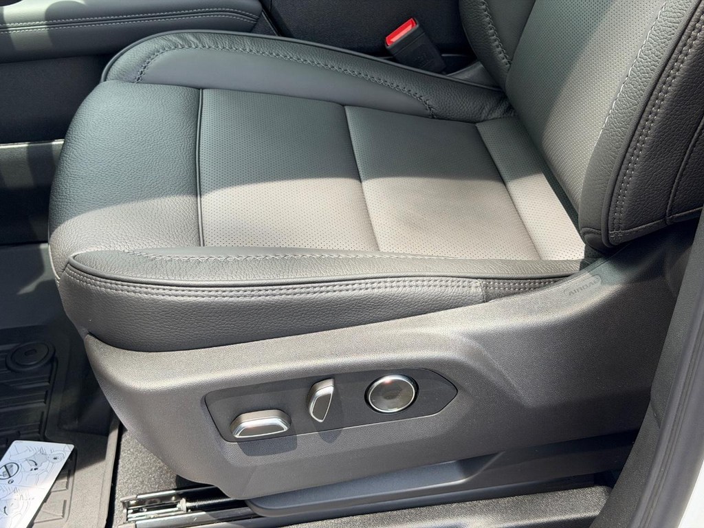 GMC Yukon XL Vehicle Image 18