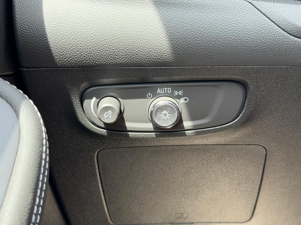 Buick Encore GX Vehicle Image 10