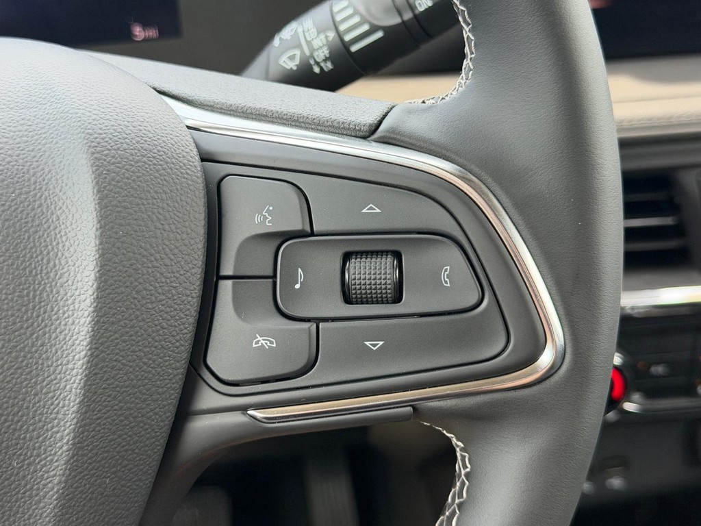 Buick Encore GX Vehicle Image 12