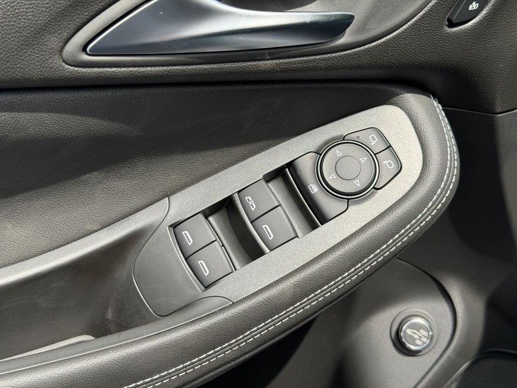 Buick Encore GX Vehicle Image 09