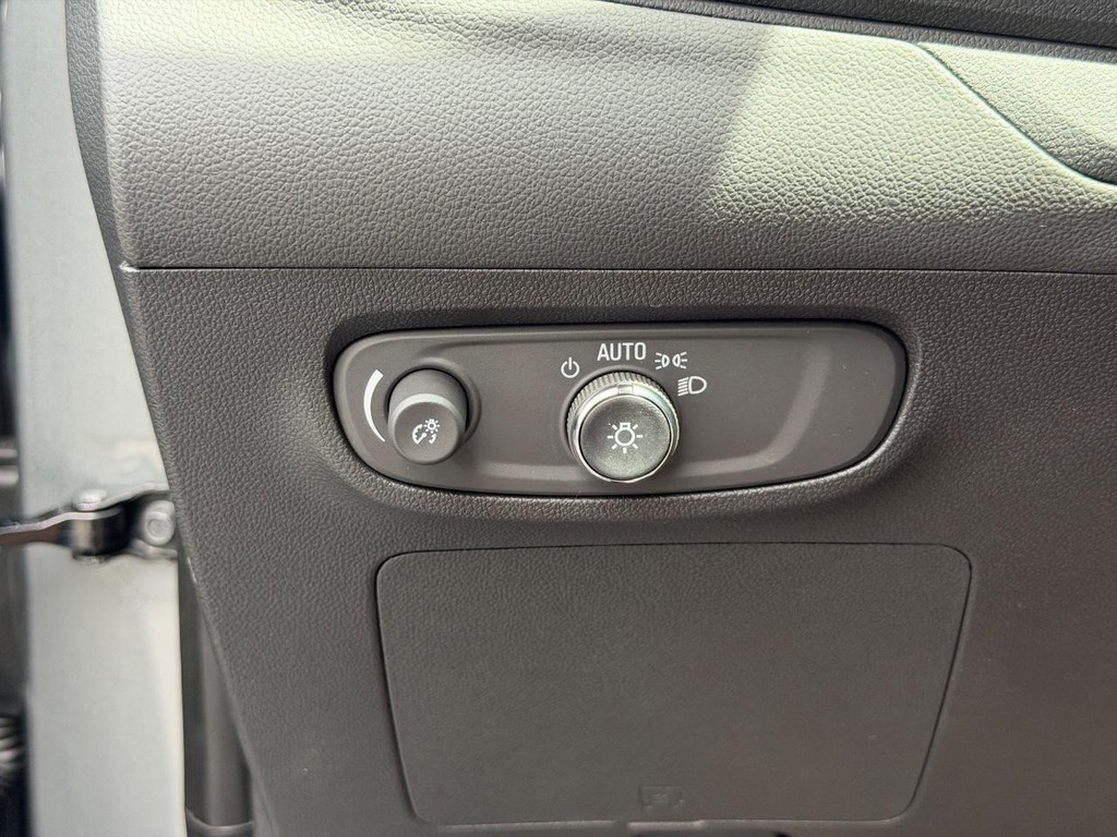 Buick Encore GX Vehicle Image 11