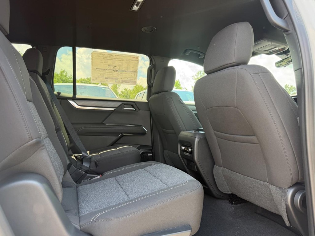 GMC Acadia Vehicle Image 04