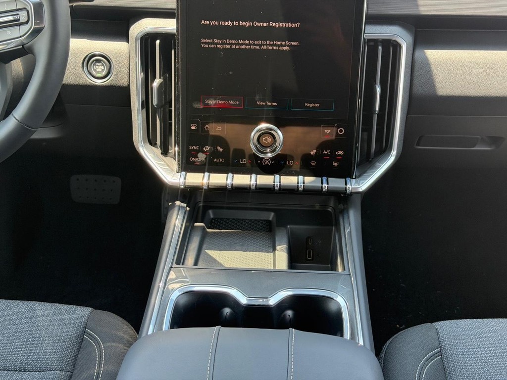GMC Acadia Vehicle Image 09