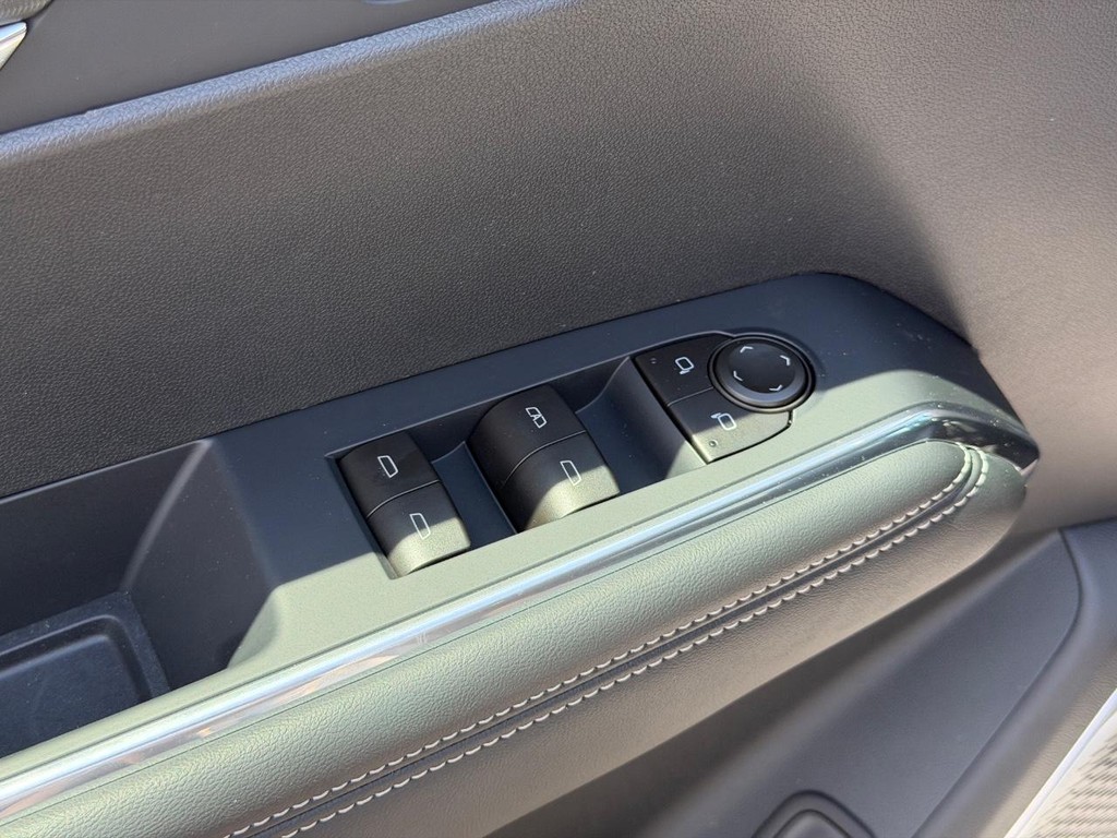 GMC Acadia Vehicle Image 10