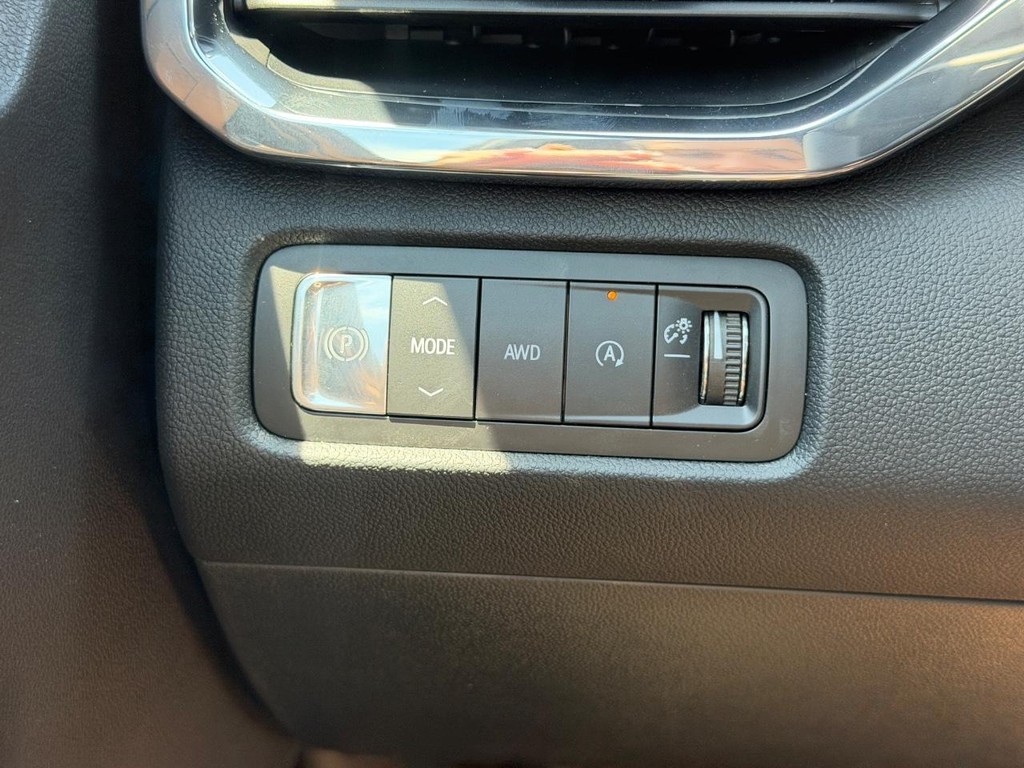 GMC Acadia Vehicle Image 11