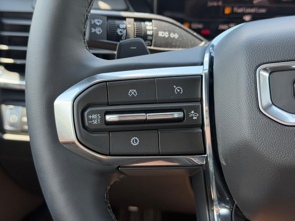 GMC Acadia Vehicle Image 12