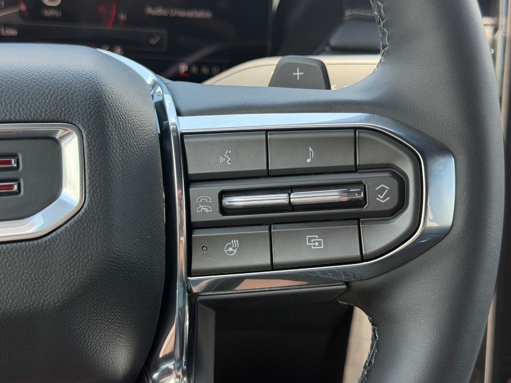 GMC Acadia Vehicle Image 13