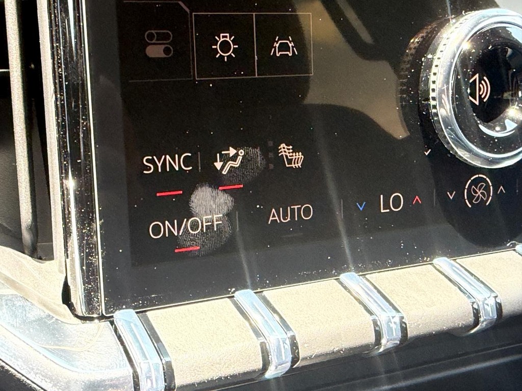 GMC Acadia Vehicle Image 15