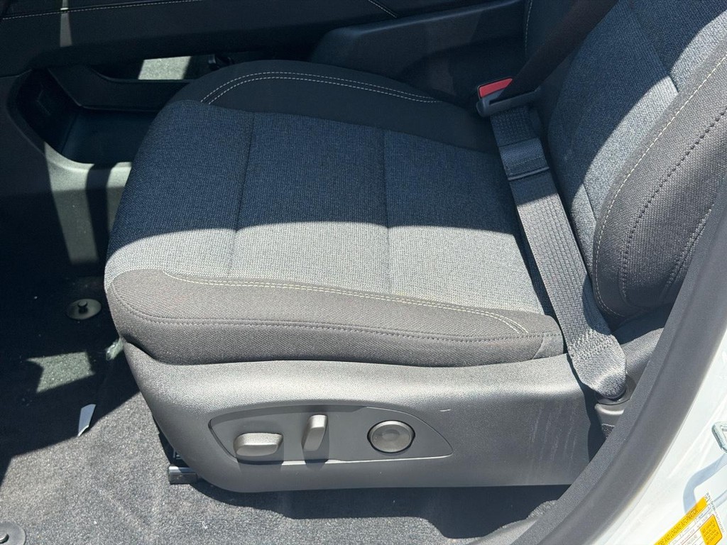 GMC Acadia Vehicle Image 16