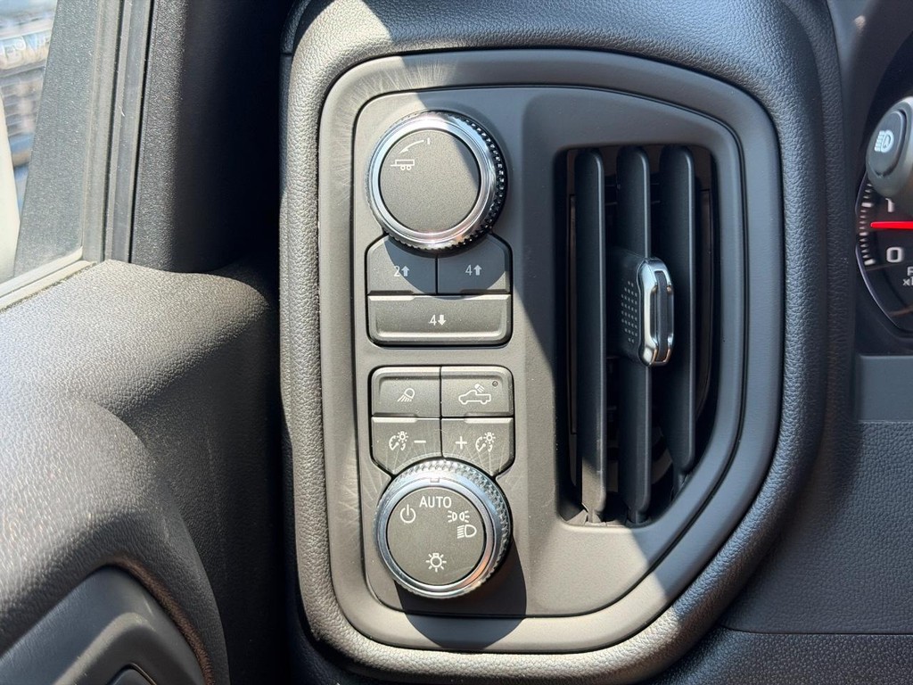 GMC Sierra 2500HD Vehicle Image 07