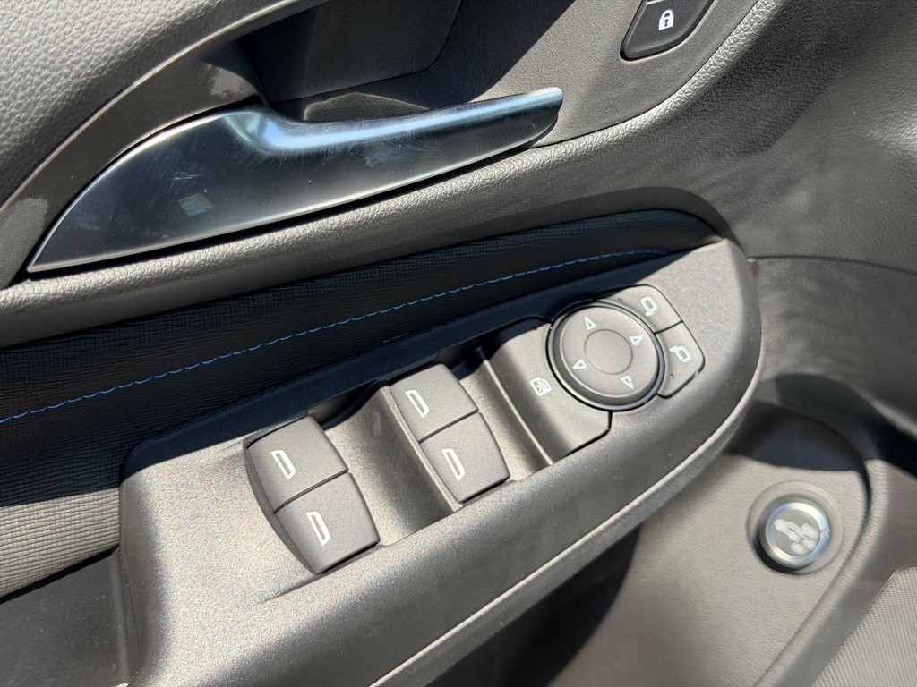 Buick Envista Vehicle Image 09
