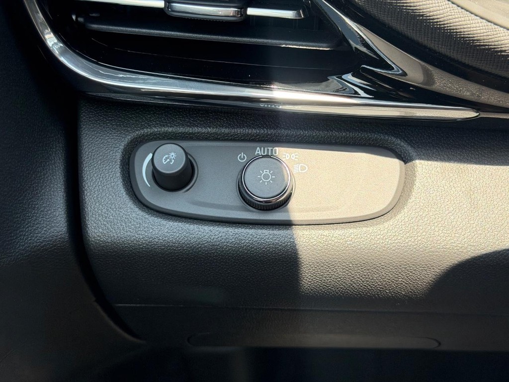 Buick Envista Vehicle Image 10