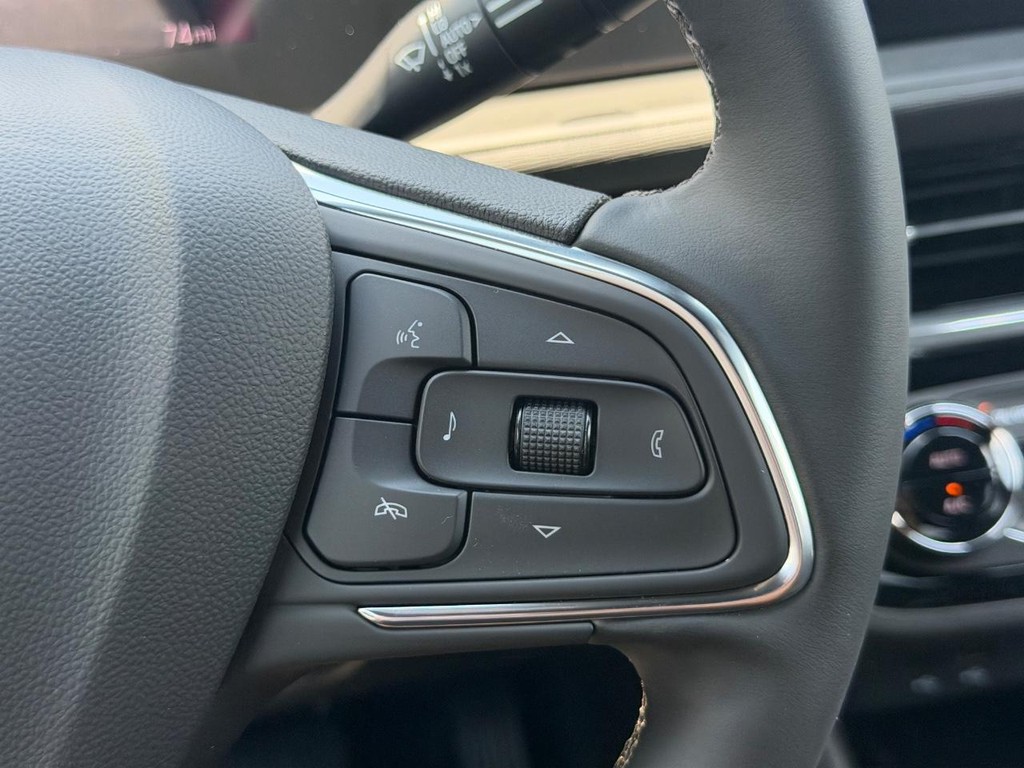 Buick Envista Vehicle Image 12