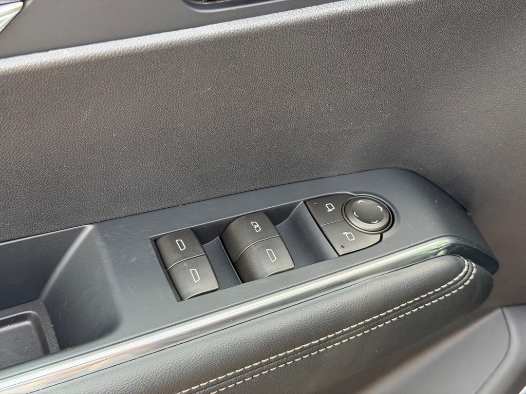 GMC Acadia Vehicle Image 11