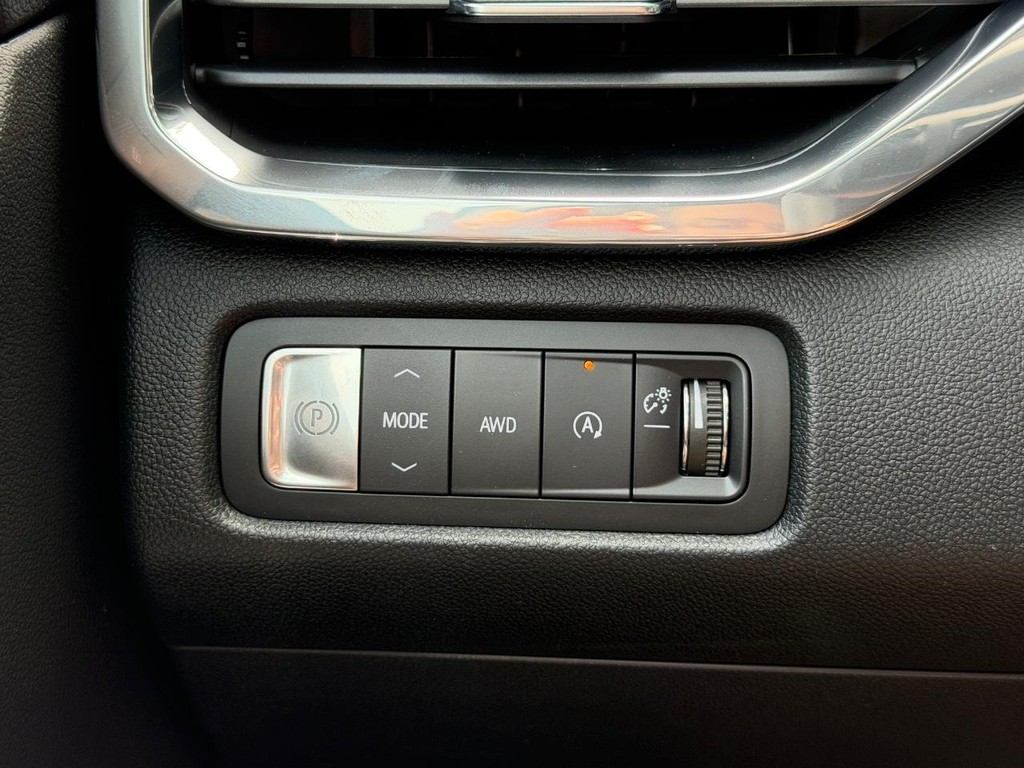GMC Acadia Vehicle Image 12