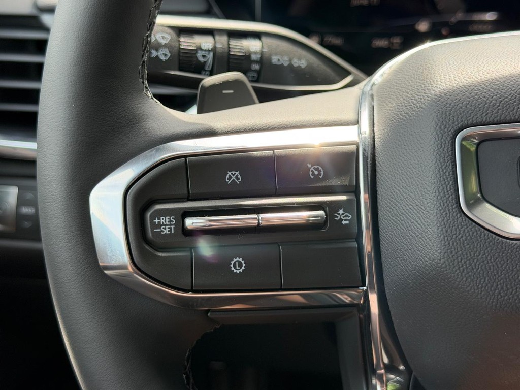 GMC Acadia Vehicle Image 13