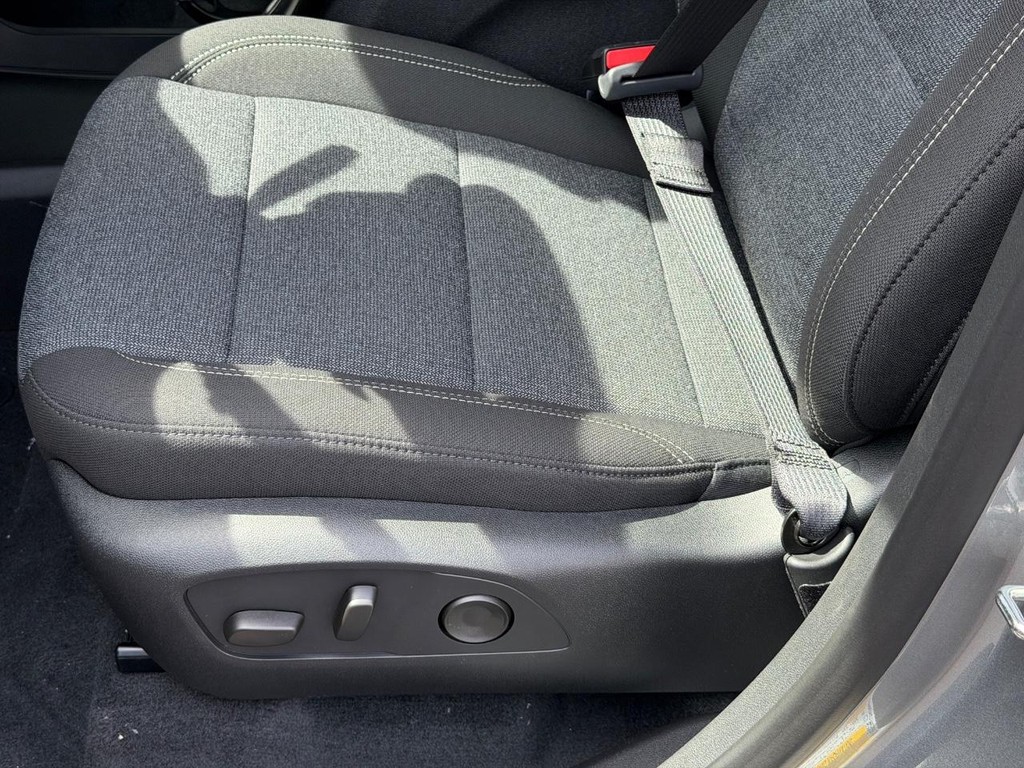 GMC Acadia Vehicle Image 17