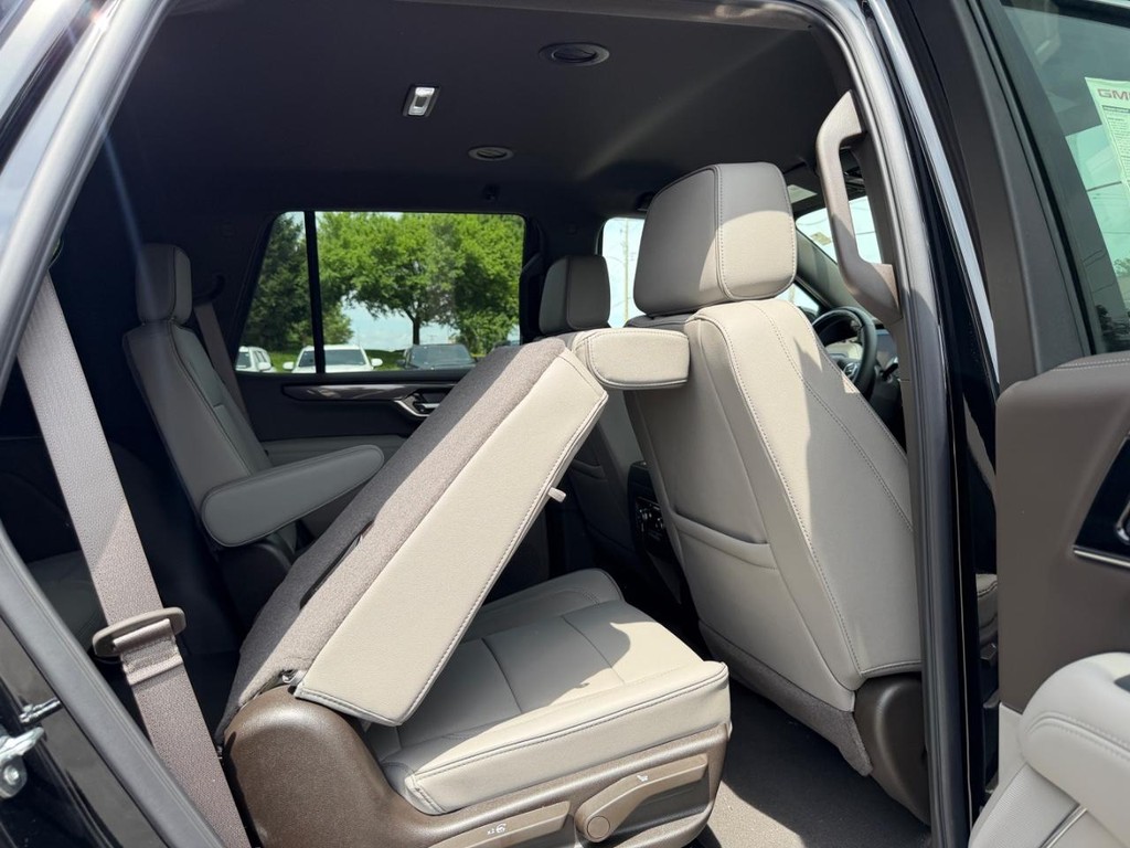 GMC Yukon Vehicle Image 04
