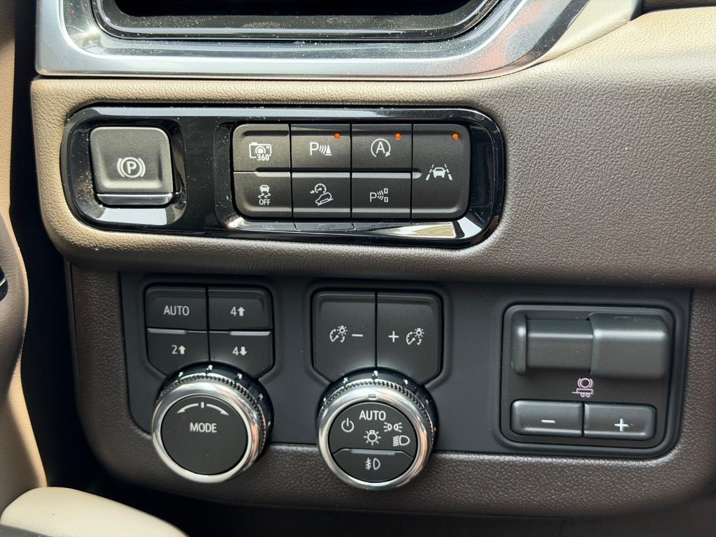 GMC Yukon Vehicle Image 11