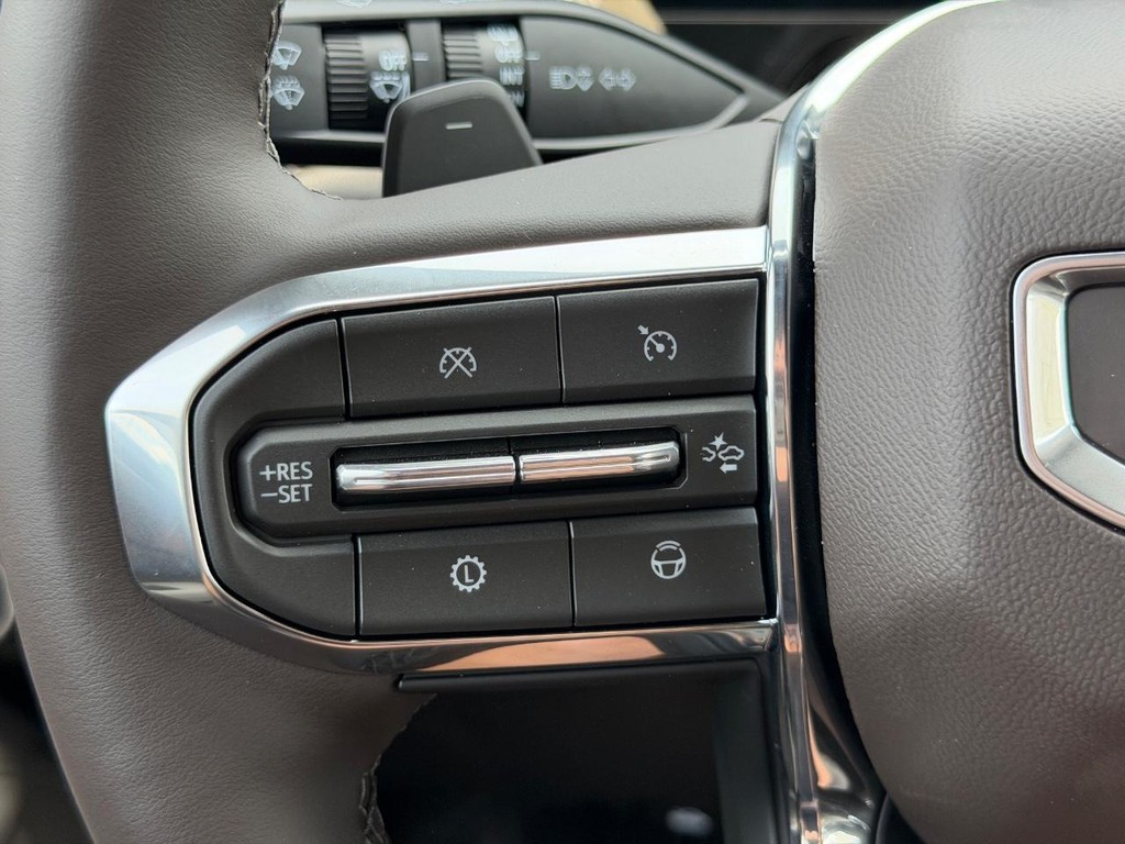 GMC Yukon Vehicle Image 12