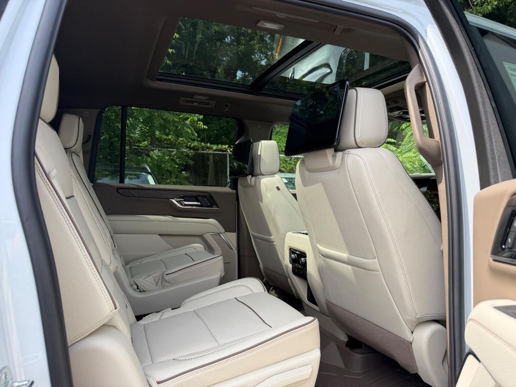GMC Yukon XL Vehicle Image 04