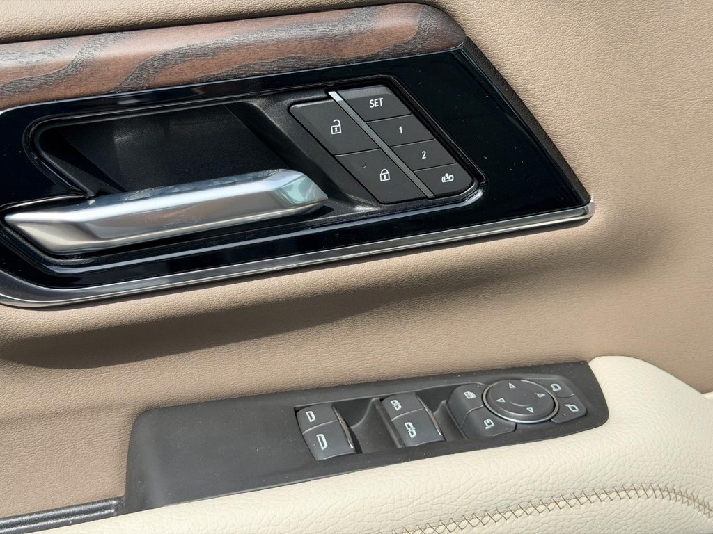 GMC Yukon XL Vehicle Image 10