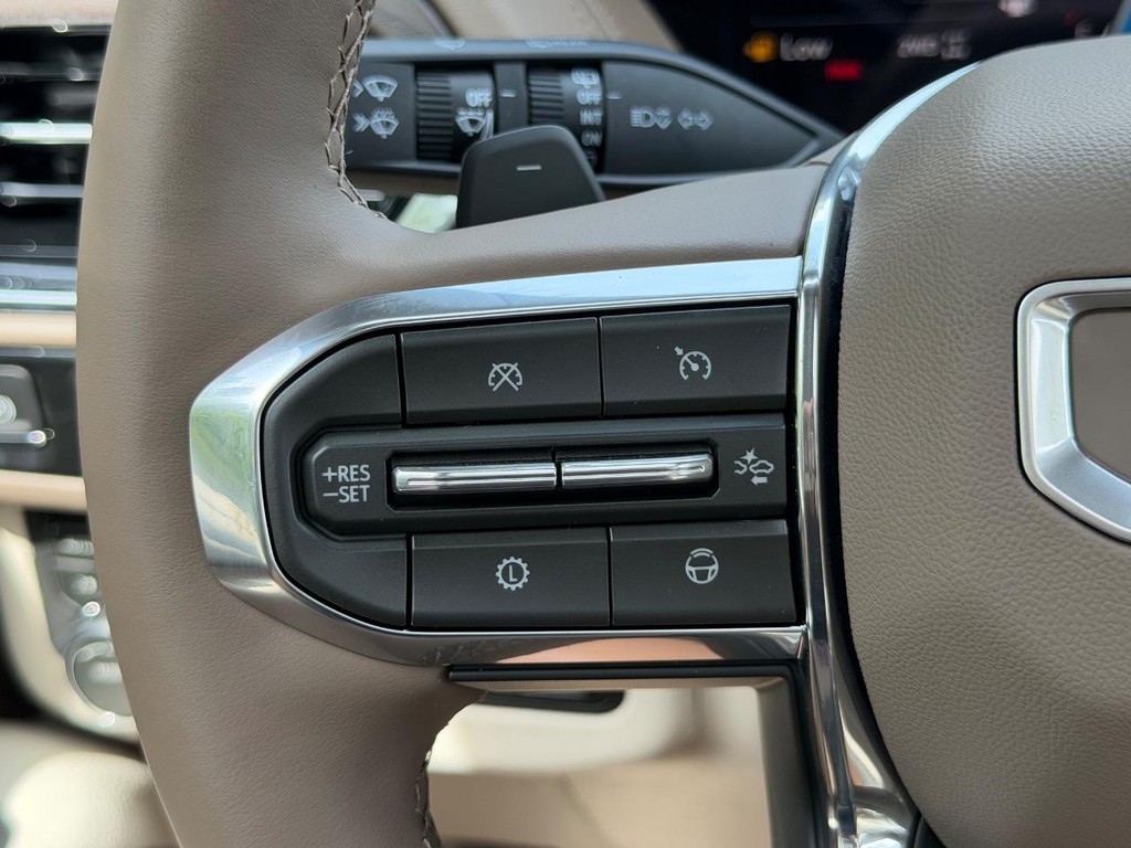 GMC Yukon XL Vehicle Image 12
