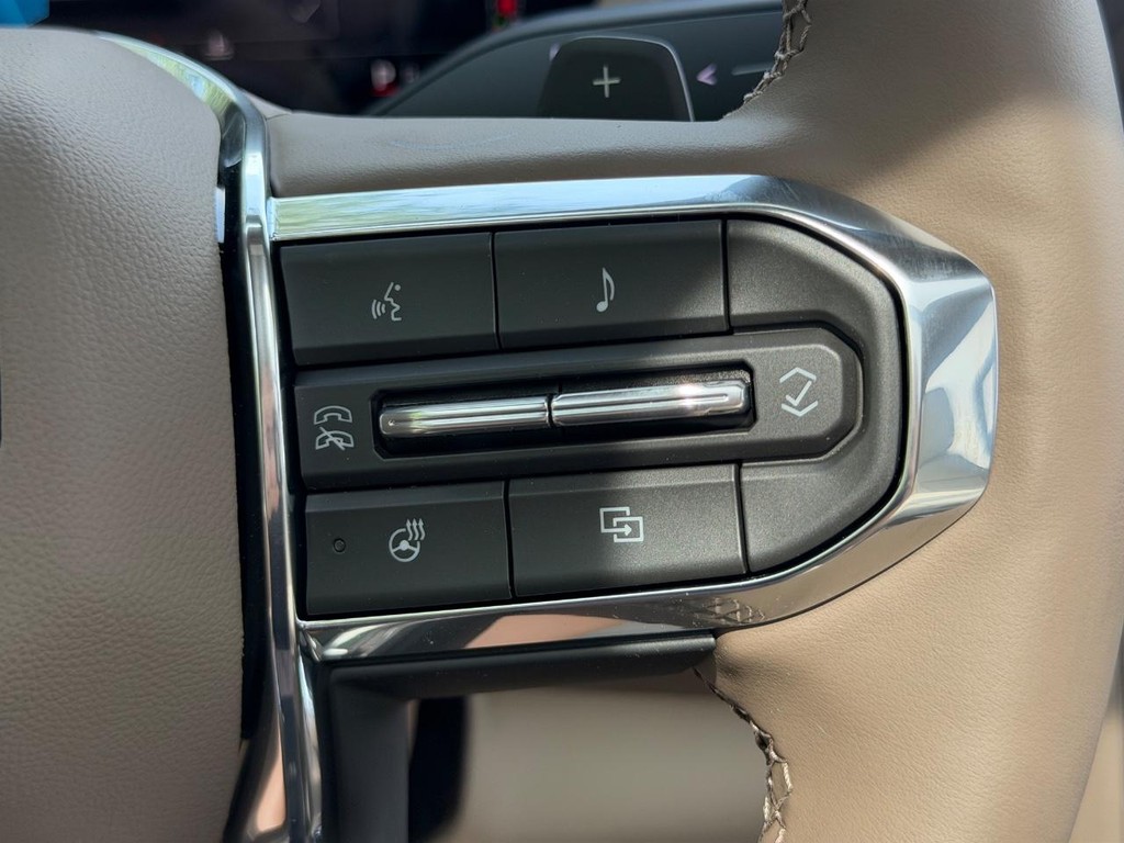 GMC Yukon XL Vehicle Image 13