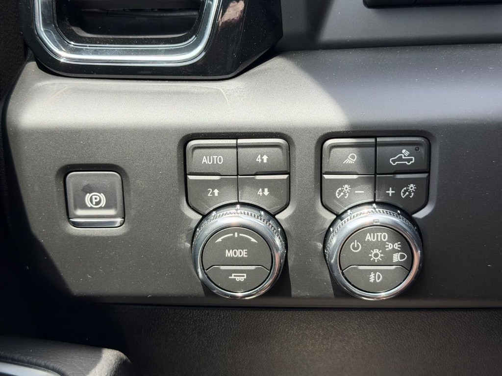 GMC Sierra 2500HD Vehicle Image 10
