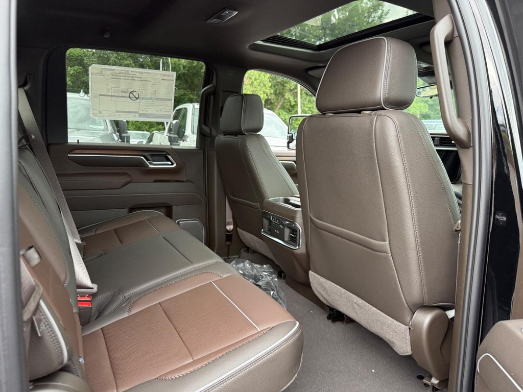 GMC Sierra 2500HD Vehicle Image 05