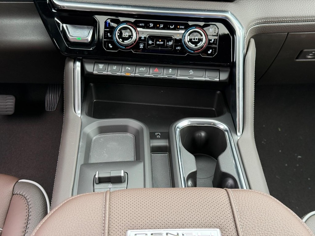 GMC Sierra 2500HD Vehicle Image 09