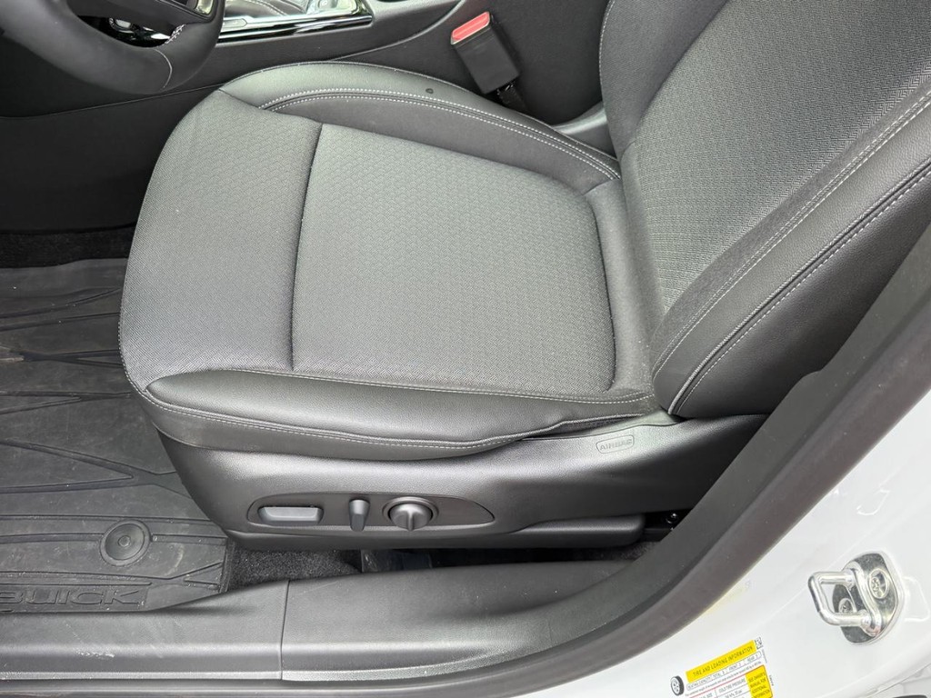 Buick Encore GX Vehicle Image 11