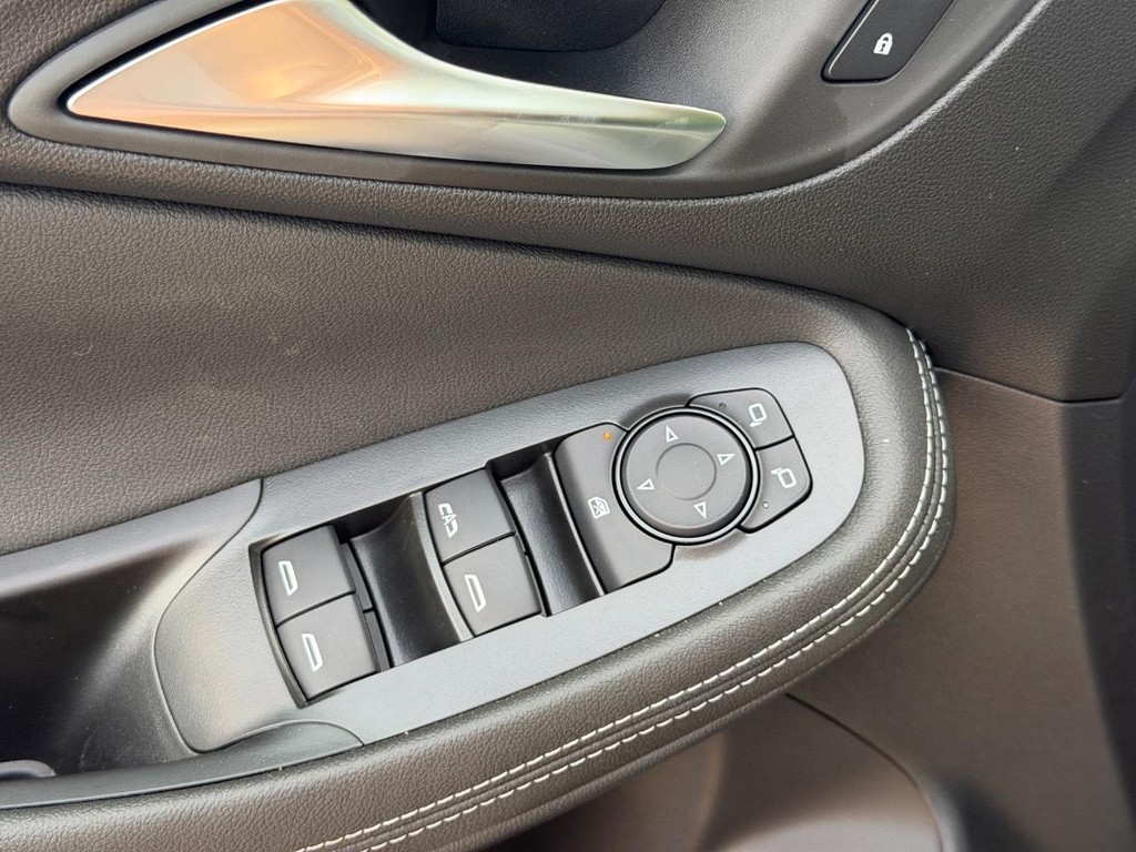 Buick Encore GX Vehicle Image 09
