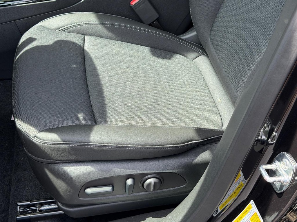 Buick Encore GX Vehicle Image 14
