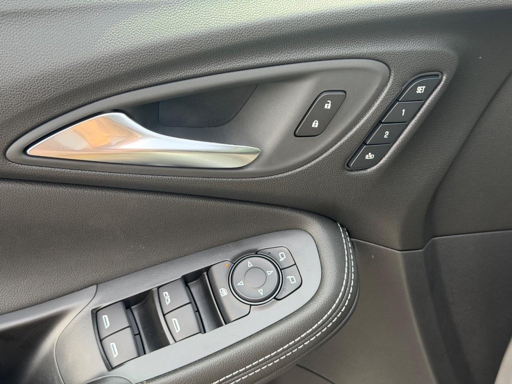 Buick Encore GX Vehicle Image 09
