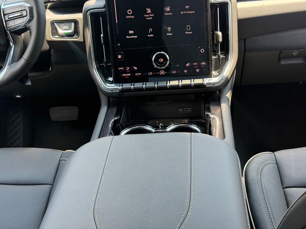 GMC Yukon Vehicle Image 09