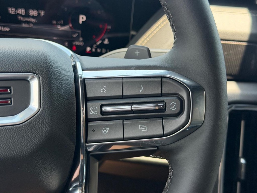 GMC Yukon Vehicle Image 13