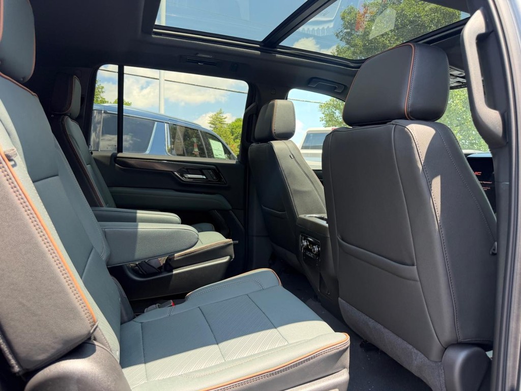GMC Yukon XL Vehicle Image 04