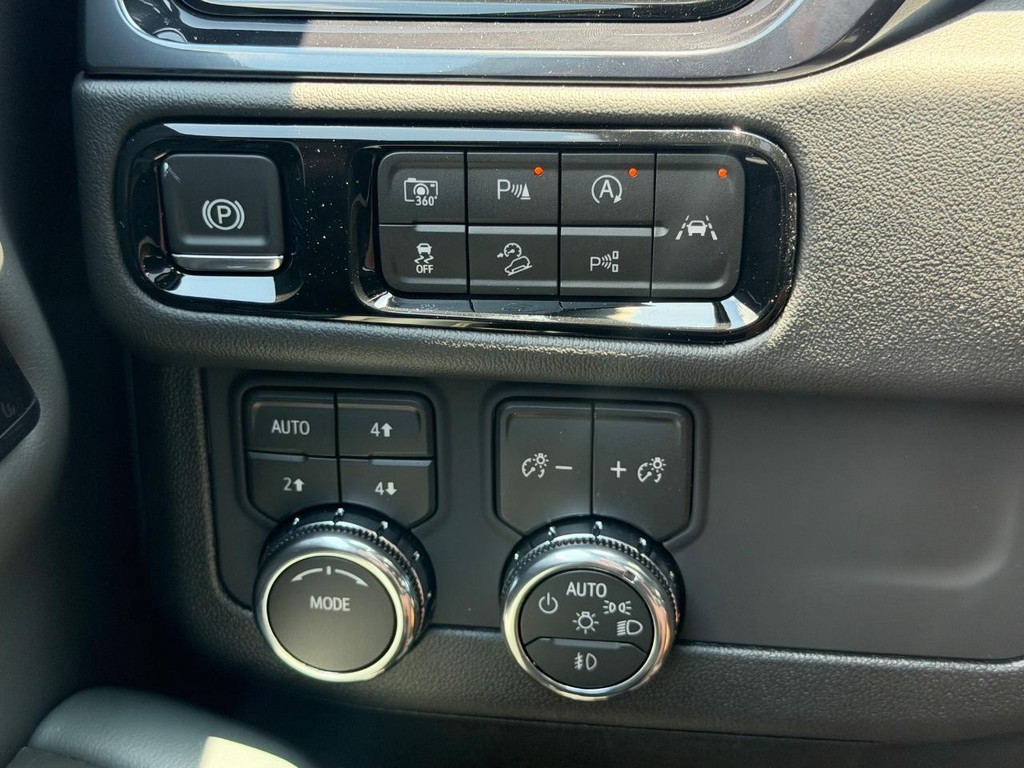 GMC Yukon XL Vehicle Image 10