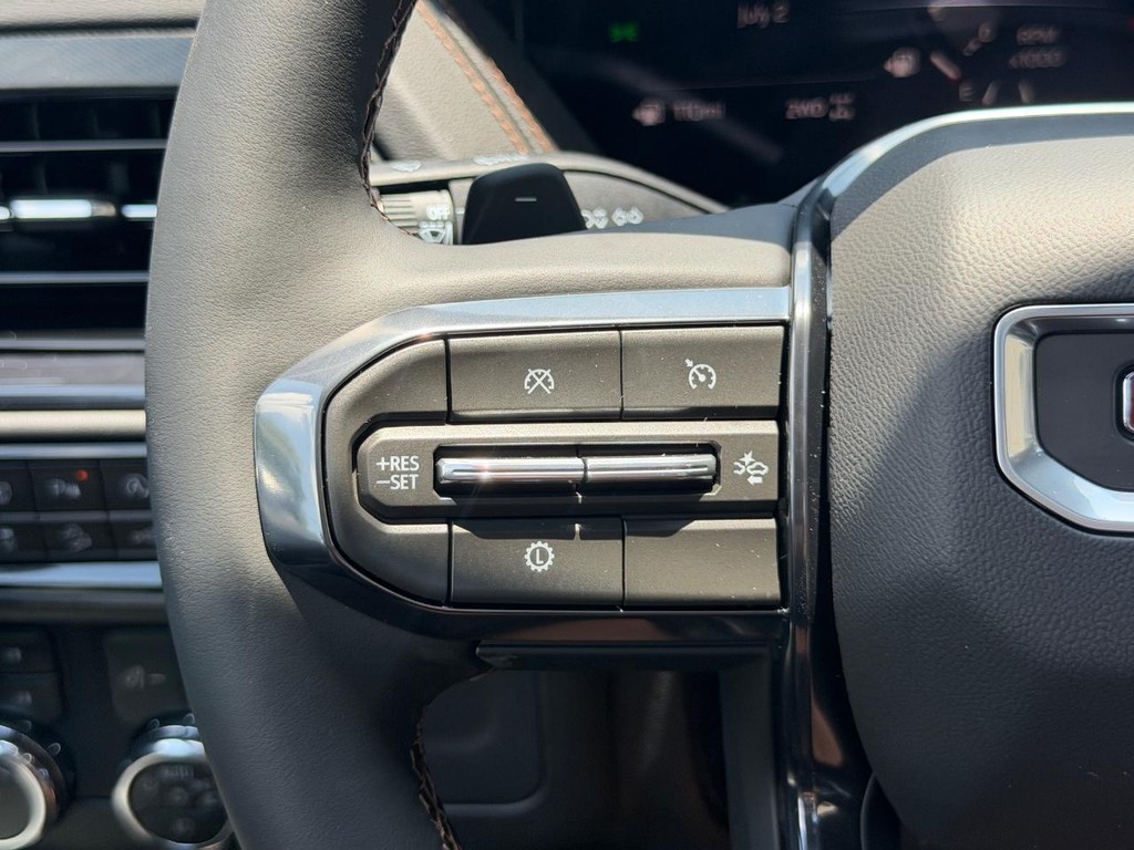 GMC Yukon XL Vehicle Image 11