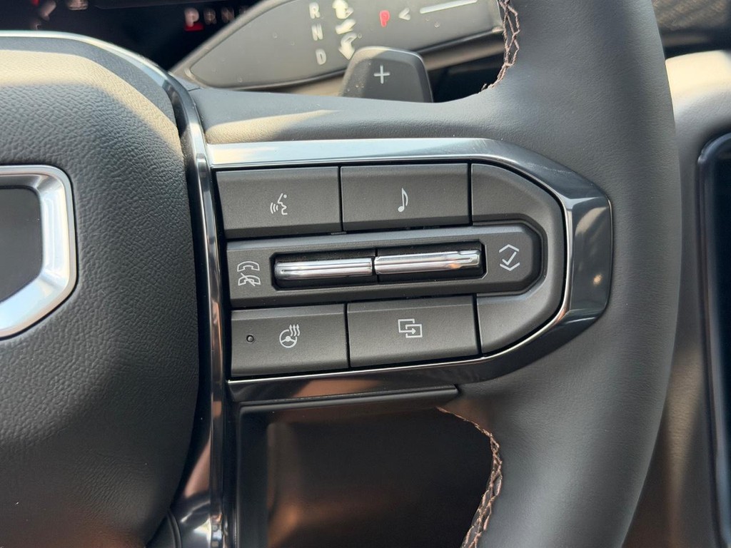 GMC Yukon XL Vehicle Image 12
