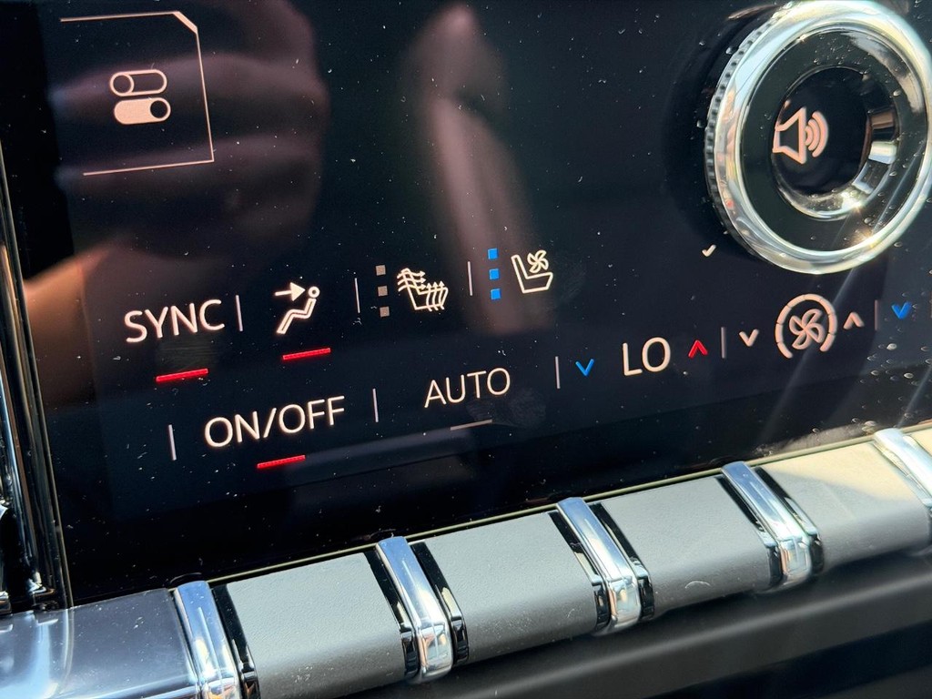 GMC Yukon XL Vehicle Image 14