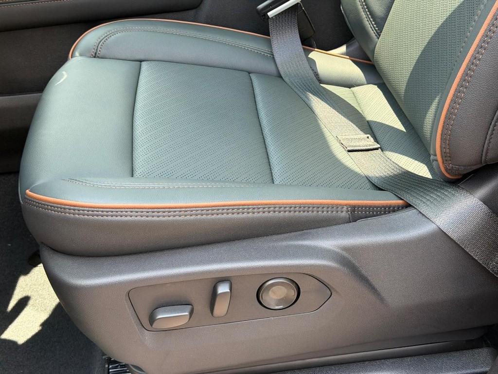 GMC Yukon XL Vehicle Image 15