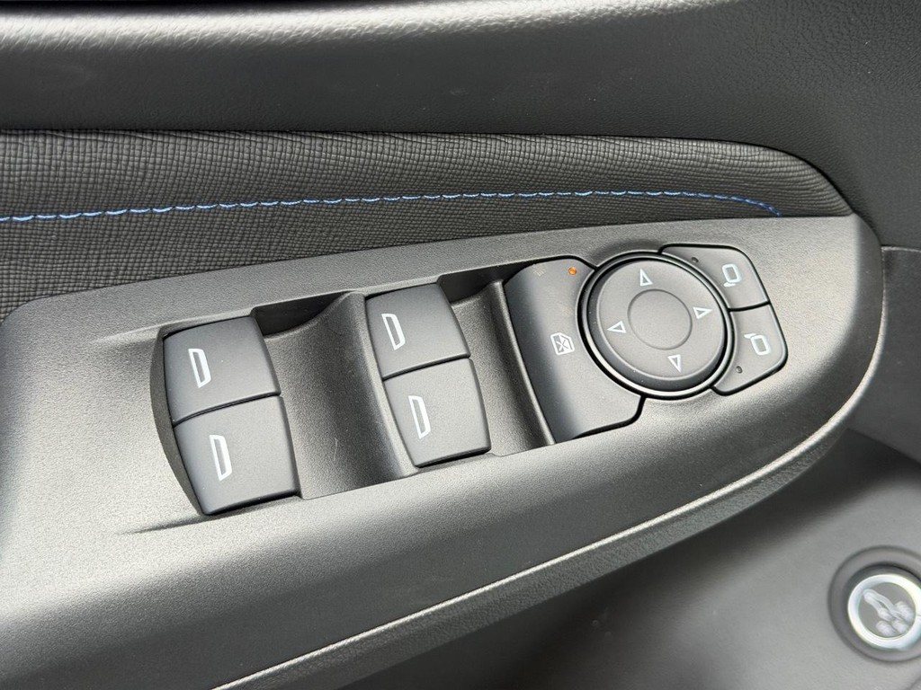 Buick Envista Vehicle Image 09