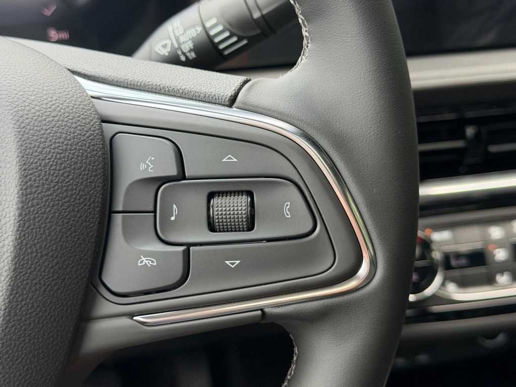 Buick Envista Vehicle Image 12