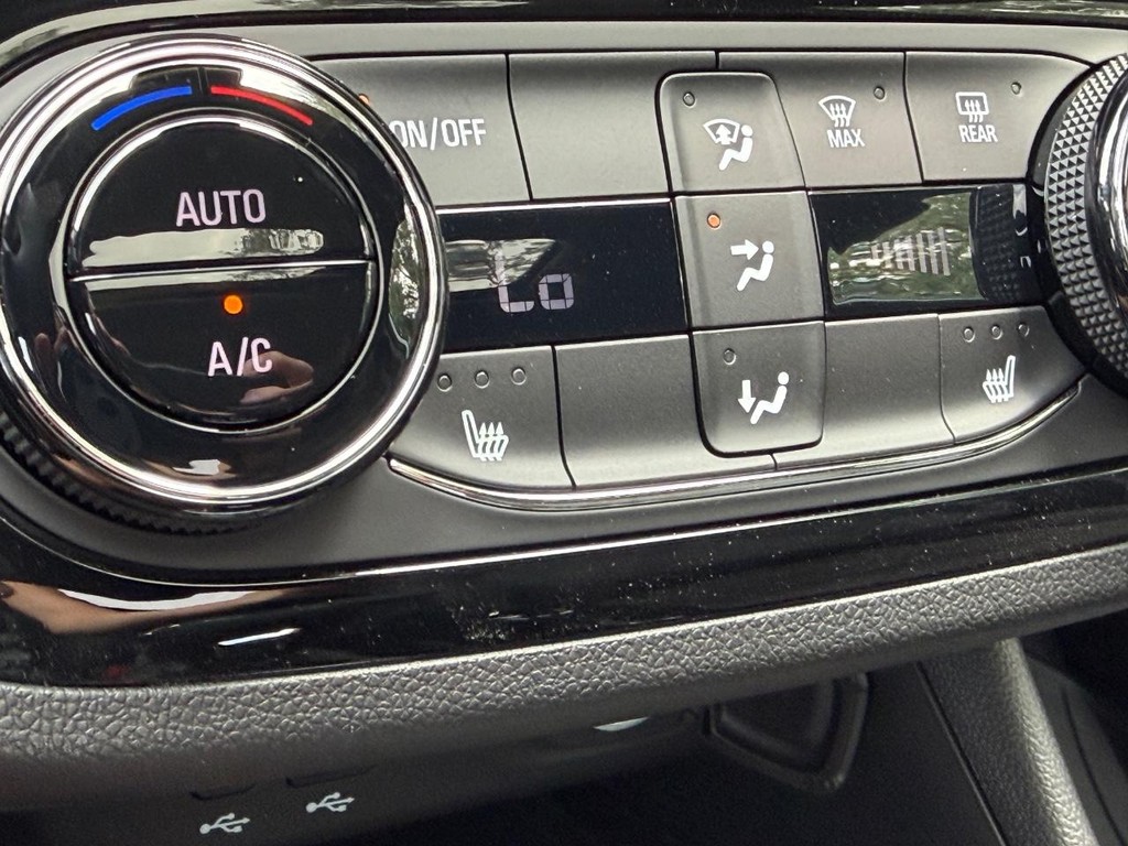 Buick Envista Vehicle Image 14