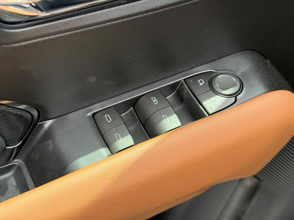 GMC Canyon Vehicle Image 09