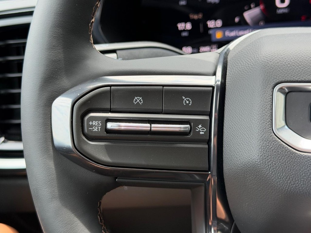 GMC Canyon Vehicle Image 11